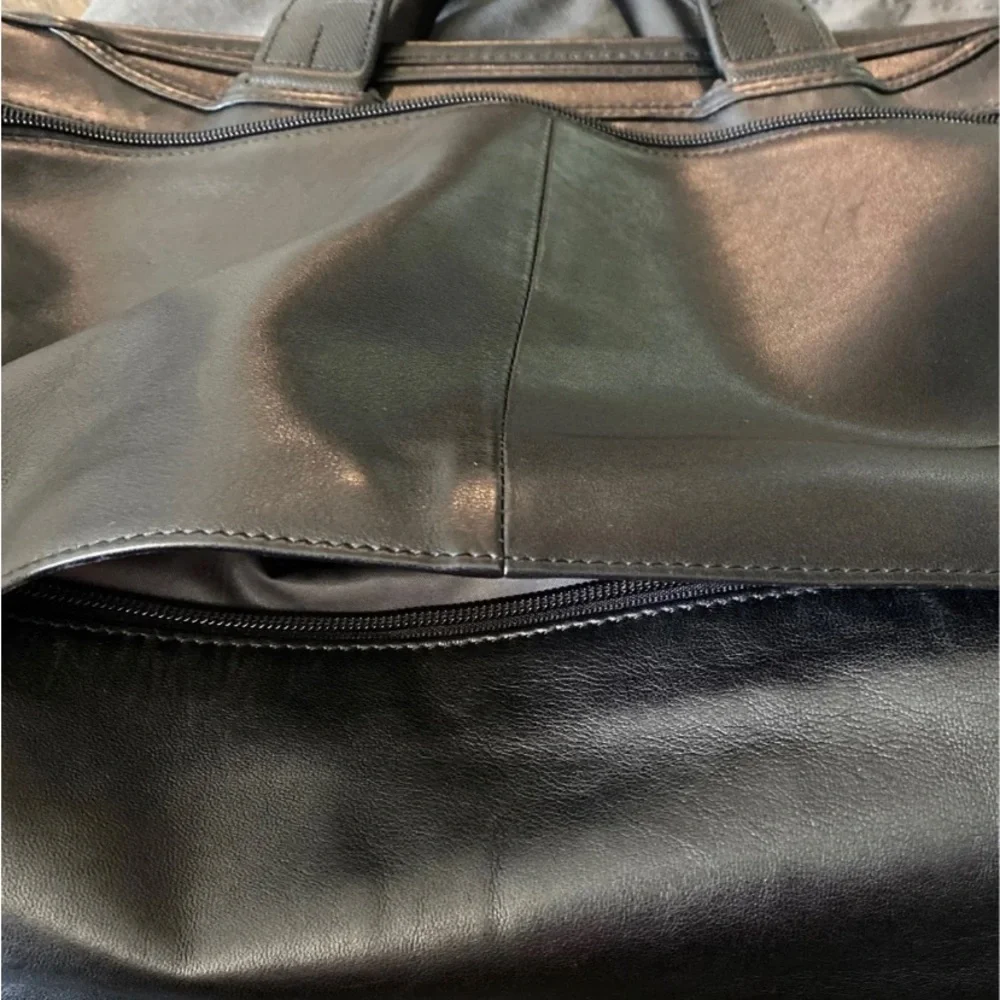 Tumi travel bag / briefcase